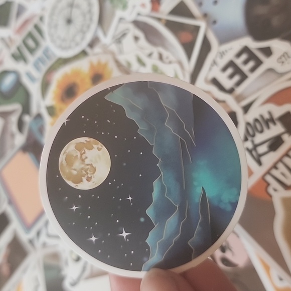 10/$10 Mountain Vinyl Sticker! - Picture 1 of 2